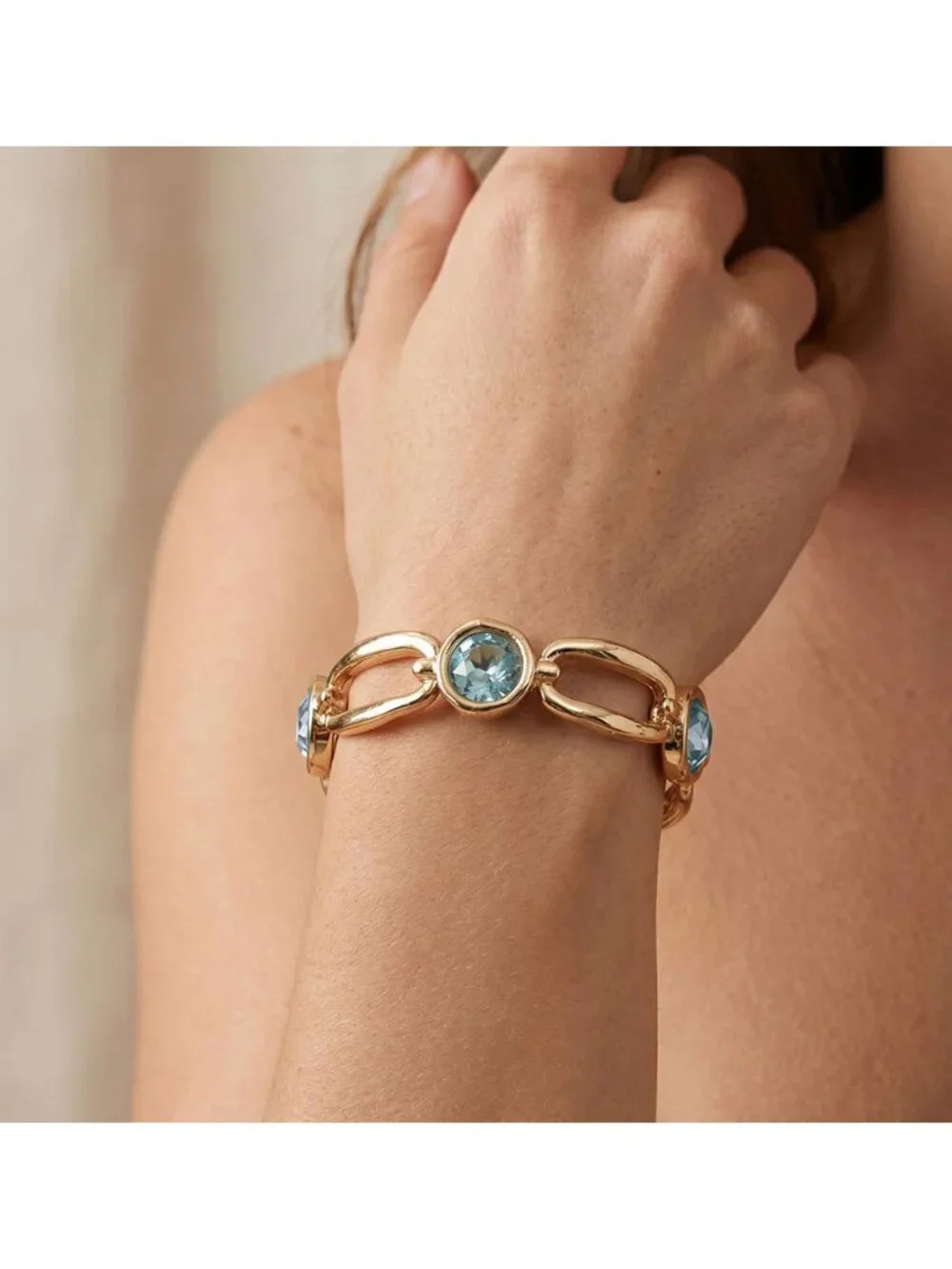 Tigerstars Round Mint Crystal Hammered Metal Open Oval Stretch Bracelet